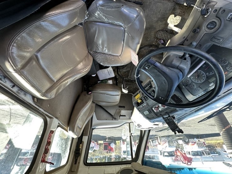 2004-sterling-9500-vactor-vacuum-truck-image-25