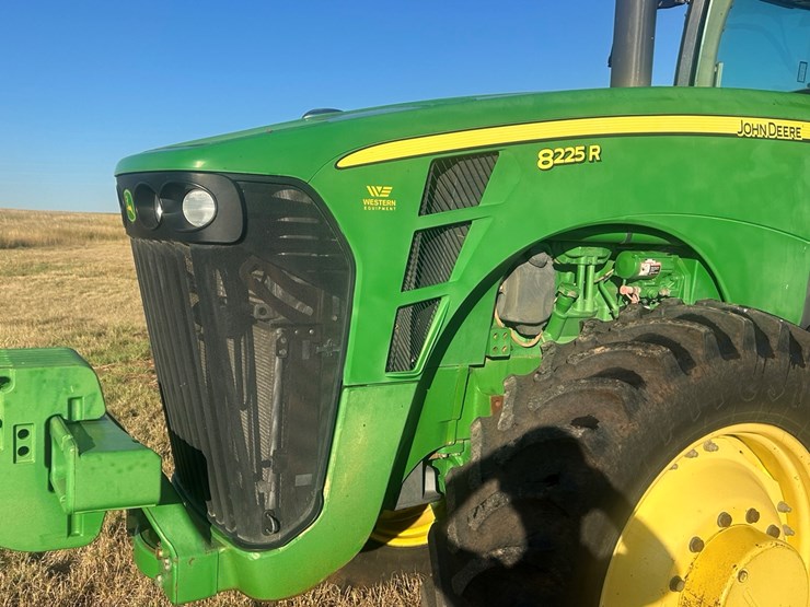 2010-john-deere-8225r-image-35