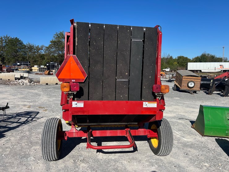 new-holland-br7050-image-5