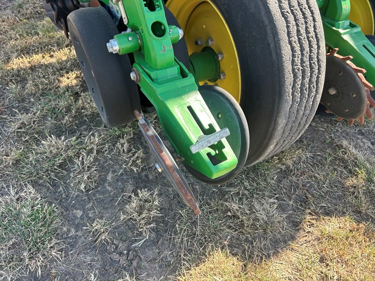 2020-john-deere-dr24-image-7