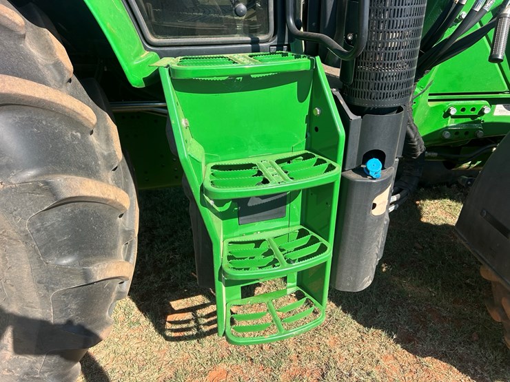 2014-john-deere-6140m-image-14