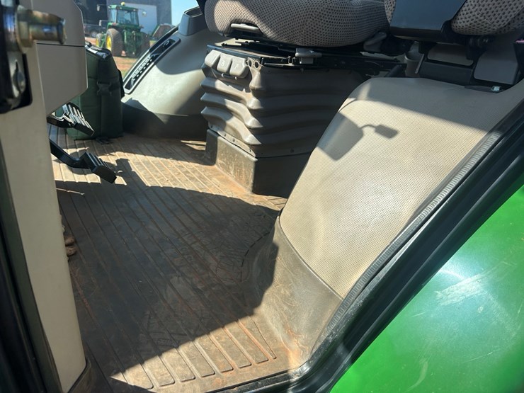 2014-john-deere-7210r-image-26