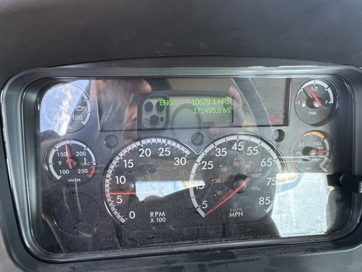 2004-freightliner-m2-106-s/a-truck-tractor-image-22