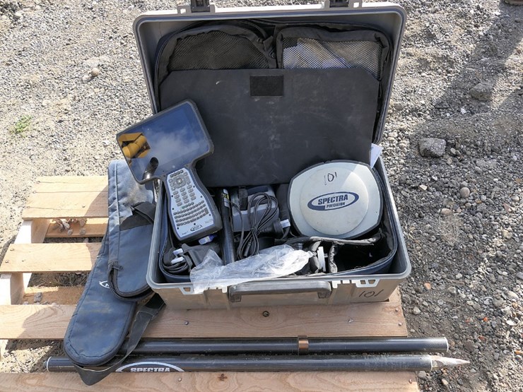 spectraprecision-ranger7-display,-rover-&-tripod-image-1