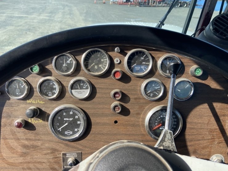 1984-peterbilt-359-image-17