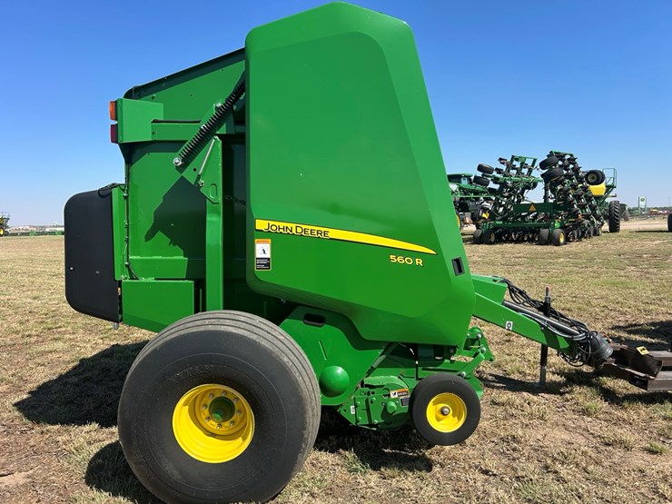 2022-john-deere-560r-image-2