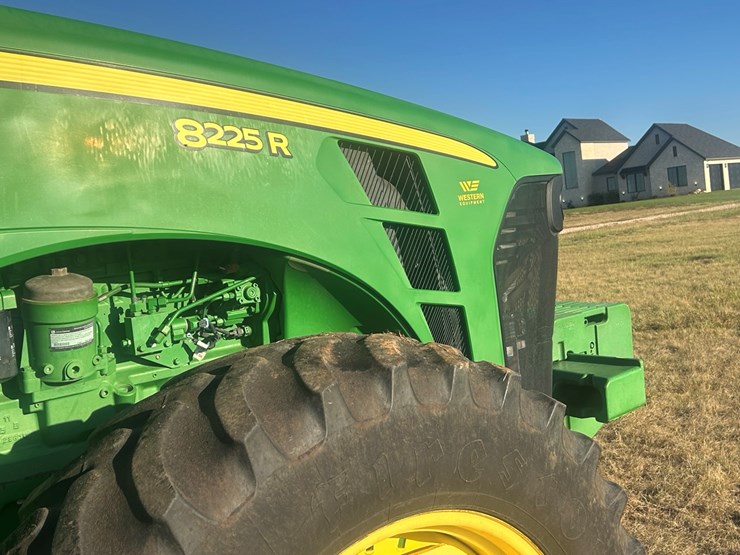 2010-john-deere-8225r-image-16