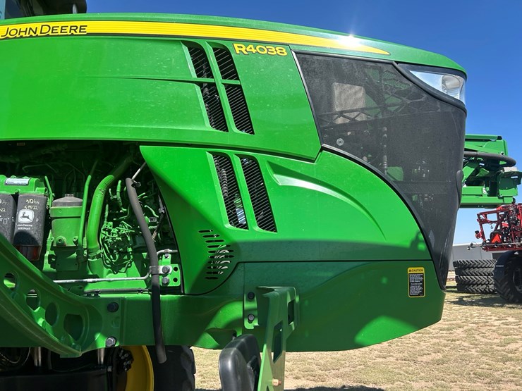 2021-john-deere-r4038-image-18