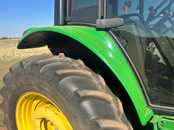 2014-john-deere-6140m-image-13