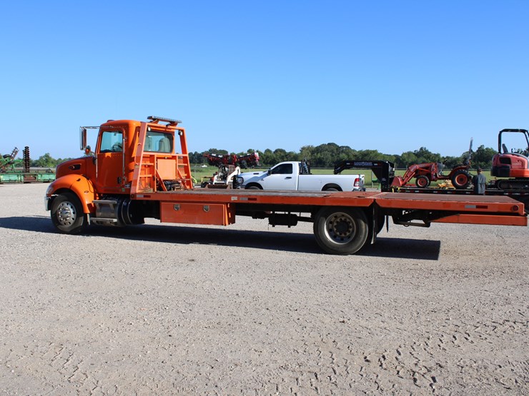 2018-peterbilt-337-image-2