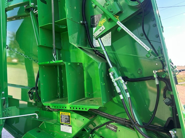 2023-john-deere-560m-image-18