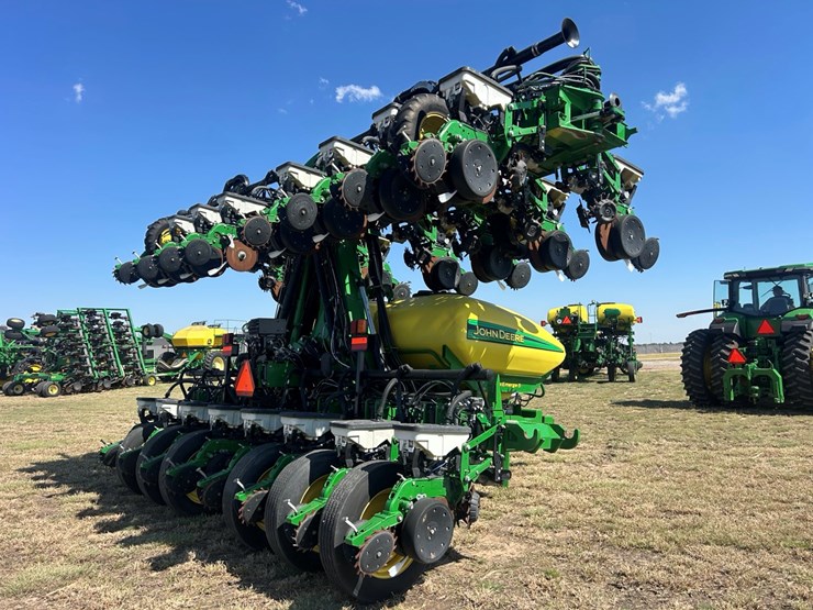 2020-john-deere-dr24-image-3