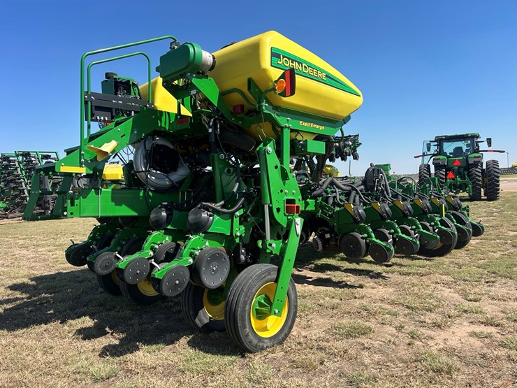 2021-john-deere-1775nt-image-3