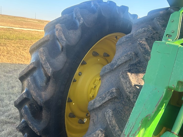 2010-john-deere-8225r-image-11