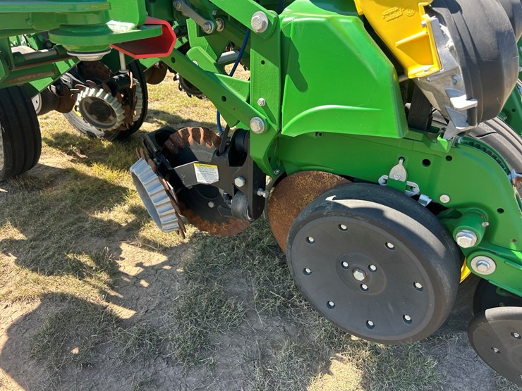 2021-john-deere-1775nt-image-24