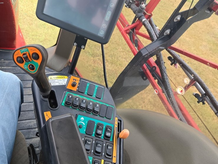 case-ih-patriot-3320-image-11