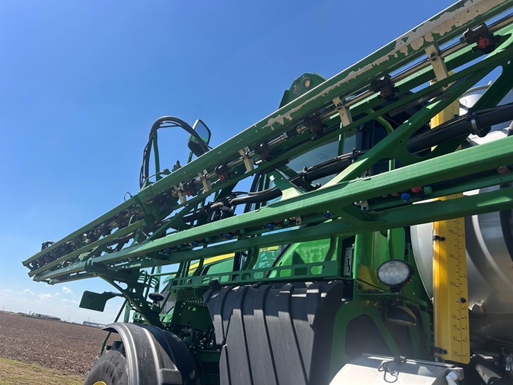 2021-john-deere-r4038-image-32