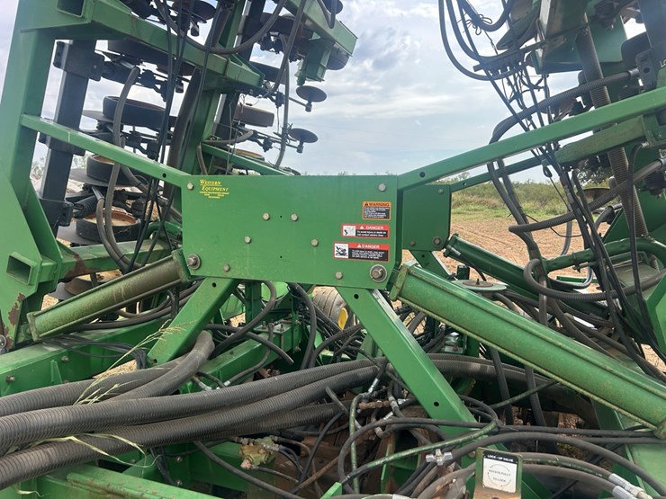 john-deere-1850-image-16