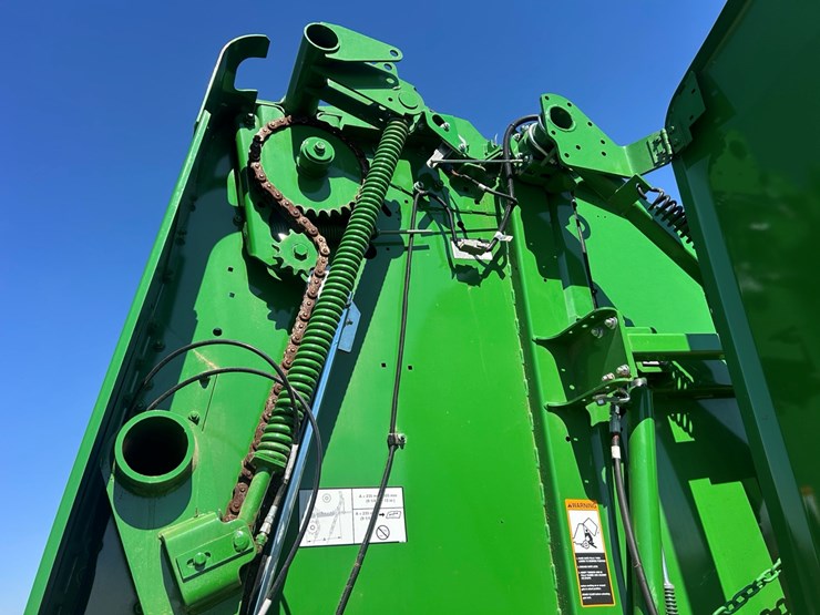 #6-•-2024-john-deere-561m-image-27