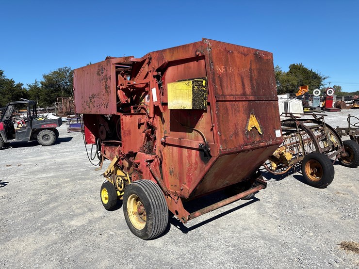 new-holland-848-image-3