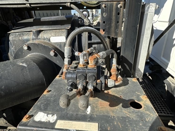 2004-sterling-9500-vactor-vacuum-truck-image-17