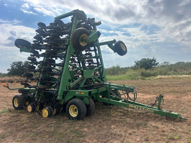 john-deere-1850-image-11