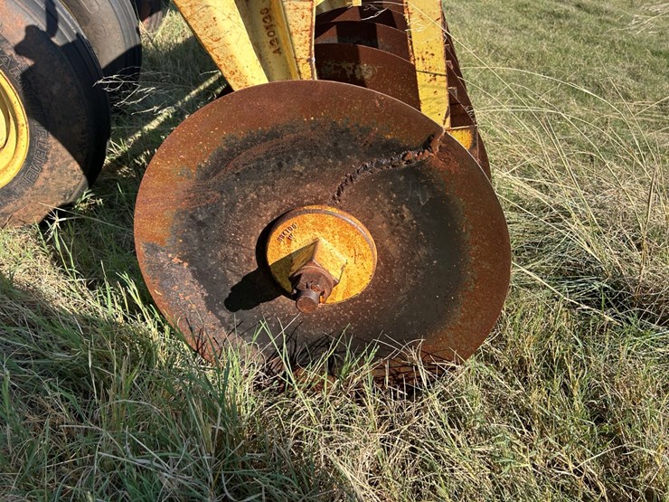 john-deere-340-image-11