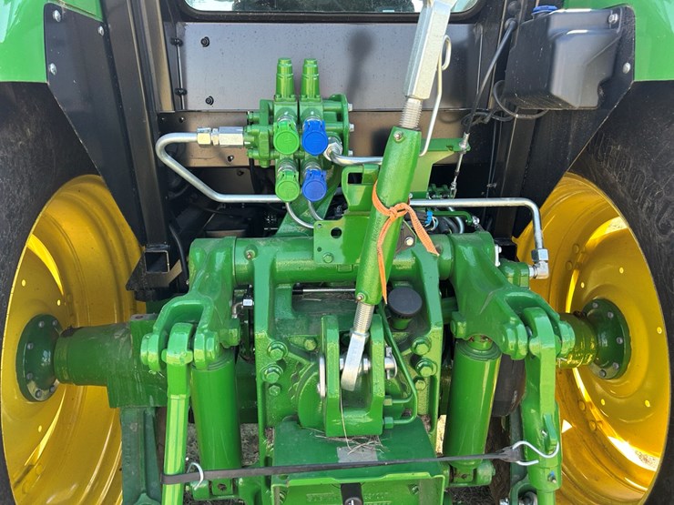 2024-john-deere-6135e-image-6