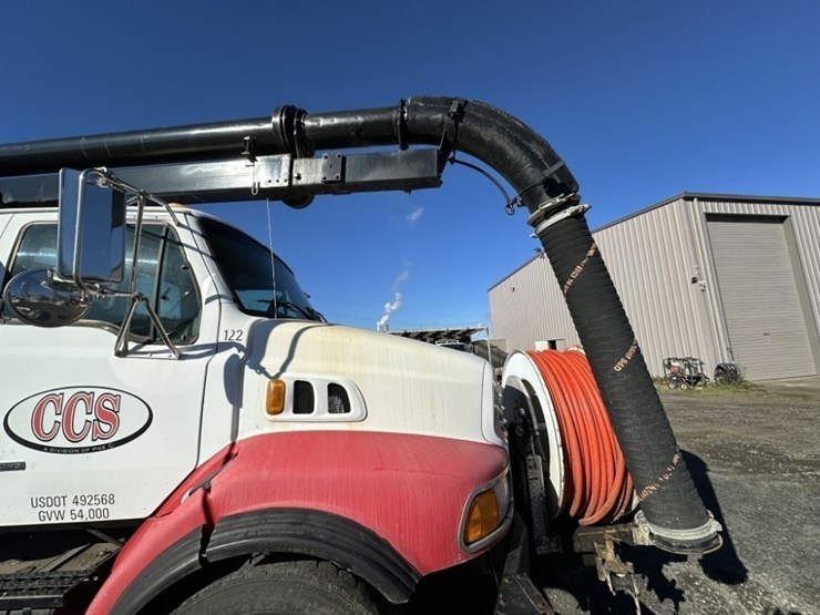 2004-sterling-9500-vactor-vacuum-truck-image-19