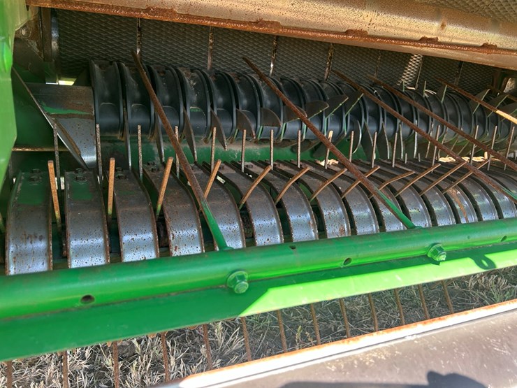 2022-john-deere-560r-image-17