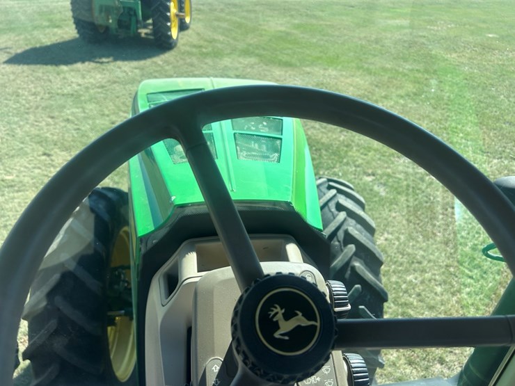 2012-john-deere-7215r-image-27