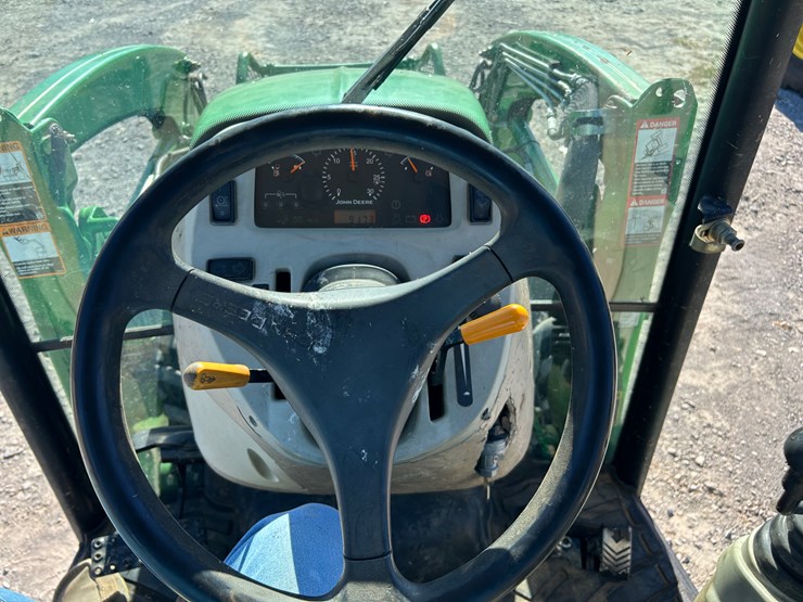 john-deere-3520-image-12