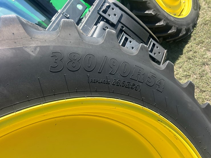 2012-john-deere-7215r-image-11