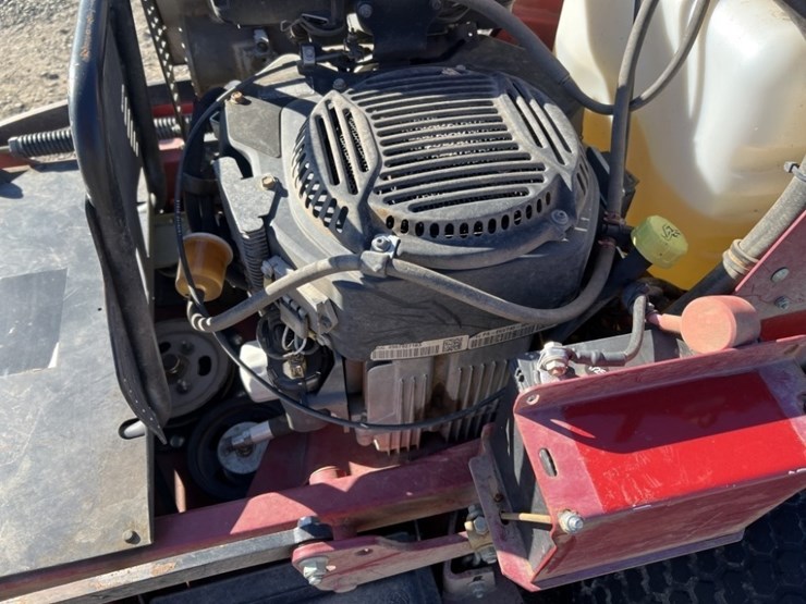 2019-toro-grandstand-rotary-mower-image-9