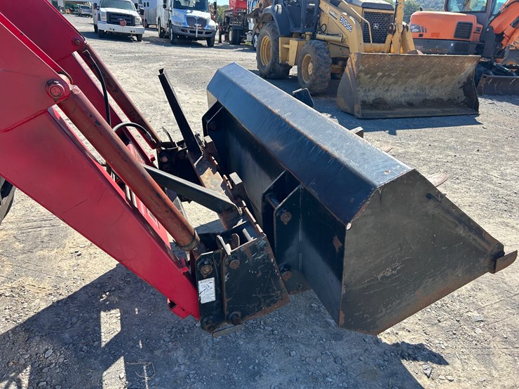 massey-ferguson-4235-image-10