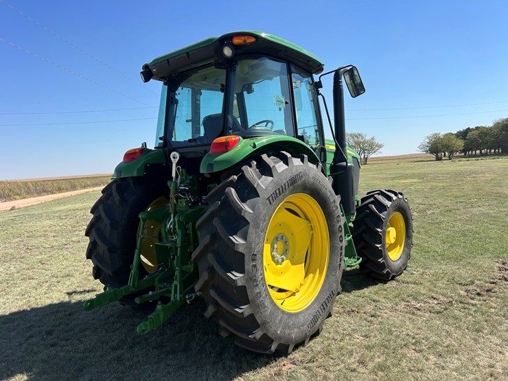 2024-john-deere-6135e-image-3