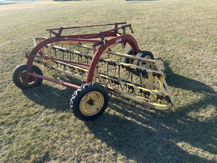 new-holland-258-image-3