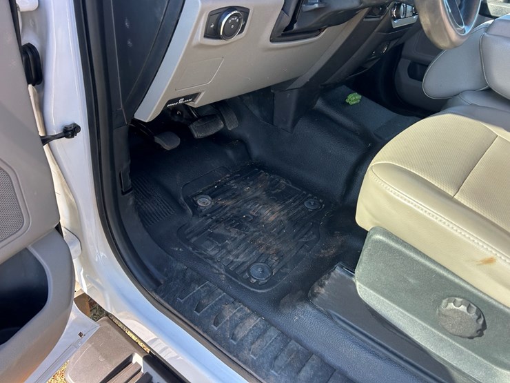 2017-ford-f550-image-21