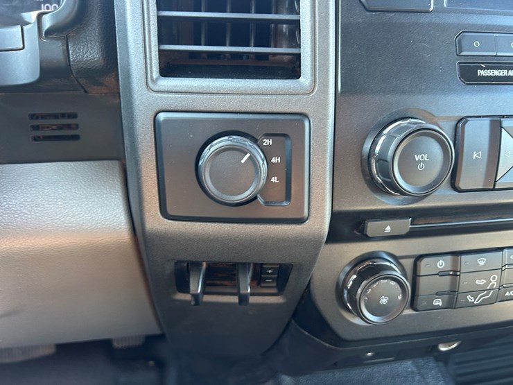 2017-ford-f550-image-27