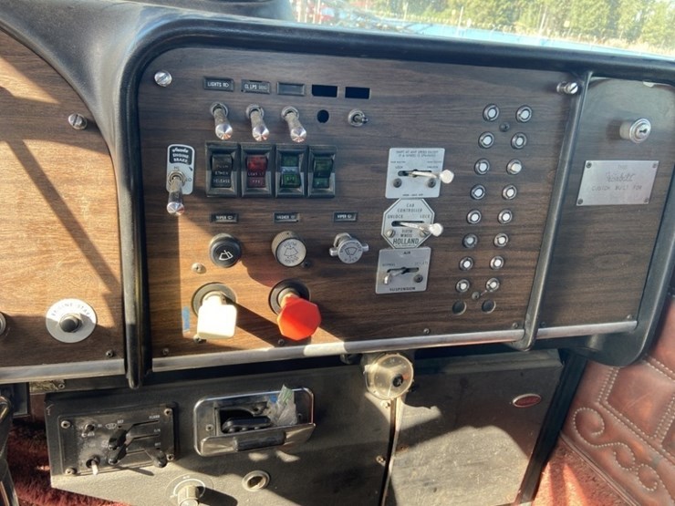 1984-peterbilt-359-image-15