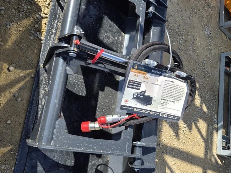 wolverine-msg-11-44w-mini-stump-grapple-image-1