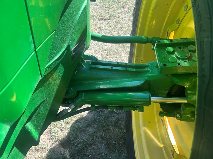 2012-john-deere-7215r-image-18