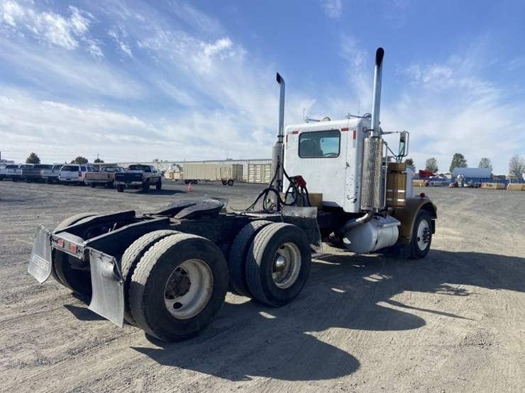 1984-peterbilt-359-image-5