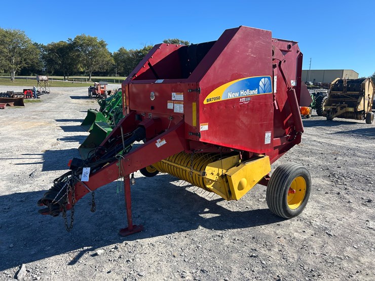 new-holland-br7050-image-1