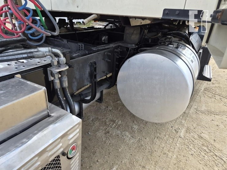 2024-mack-anthem-64t-image-10