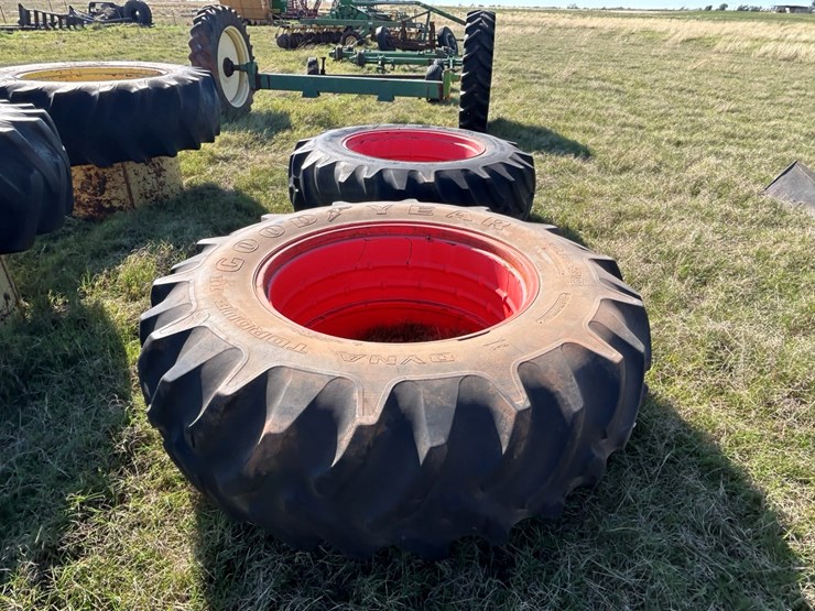 #100-•-case-wheels/tires-image-3