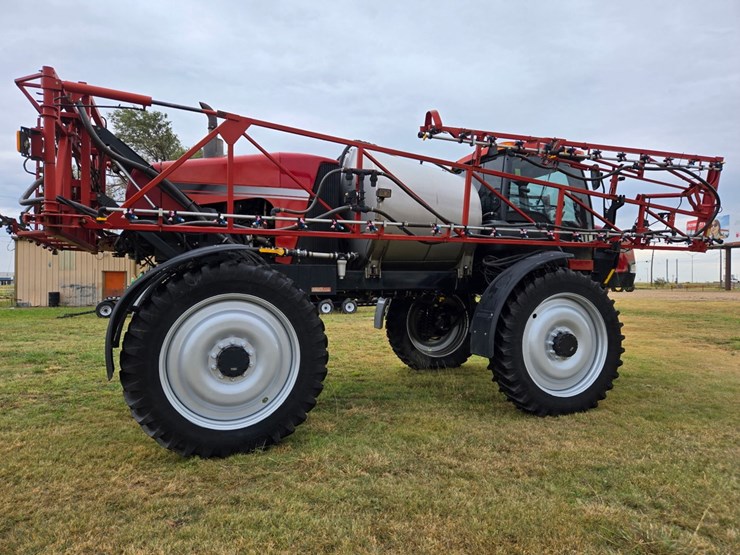 case-ih-patriot-3320-image-2