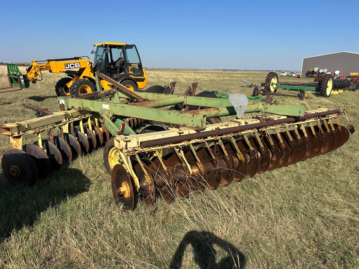 john-deere-340-image-10