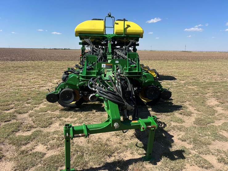 2021-john-deere-1775nt-image-16