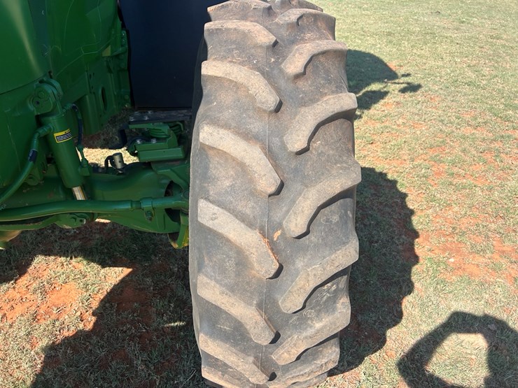 2014-john-deere-7210r-image-22